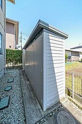 8 / 9