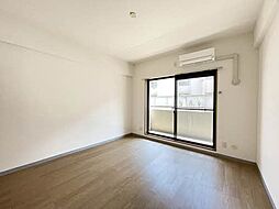 ロイヤル・セフィラ 103 1階ワンルームのリビング/ダイニング