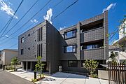 東照宮駅より徒歩13分 築1年 3階建の賃貸物件