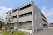松阪駅より徒歩6分 2階 築2年の賃貸物件