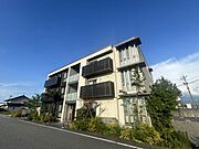 魚津駅より徒歩28分 築5年10ヶ月 3階建の賃貸物件