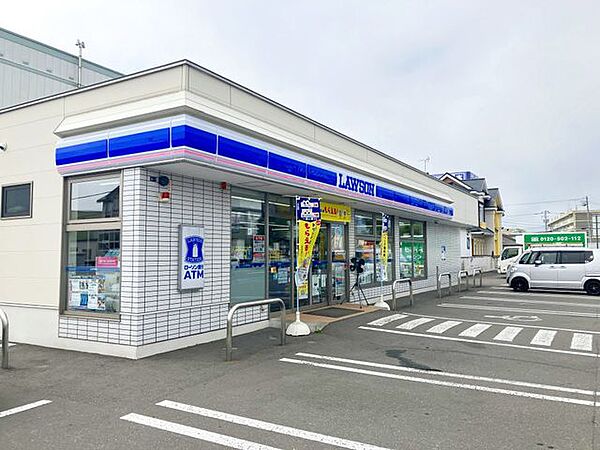 ローソン苫小牧双葉町一丁目店 徒歩10分。 740m