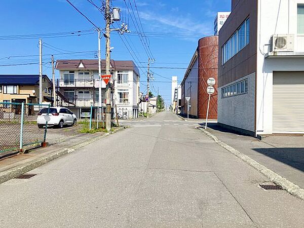 南東側前面道路