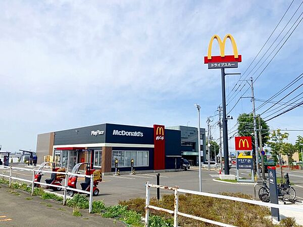 マクドナルド西岡店 徒歩4分。 290m
