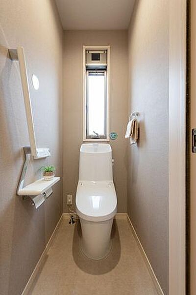トイレは各階に設置。階段の昇降を減らし、家族が同時に使用できるため、忙しい時間帯もスムーズに利用できます。※家具は付帯しておりません。