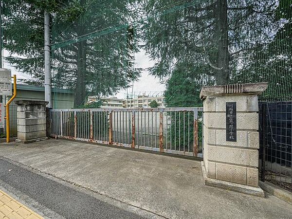 川越市立霞ケ関小学校 ■豊かな自然環境を活かした学習活動や、地域行事への参加を通じて、協調性や社会性を育むことを重視しています。 1510m