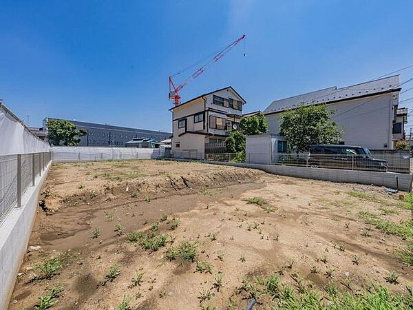 ■南側前面道路からの土地写真都市ガス、公営水道、公共下水のエリアです。※敷地内引き込みあり