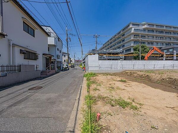 ■南側前面道路（2024年7月撮影）