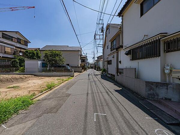 ■南側前面道路建築条件無しの売土地ですので、お好きなハウスメーカーや工務店にて住まいを建築していただけます。