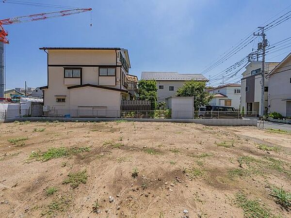 ■西側からの土地写真解体などの手間はございません。