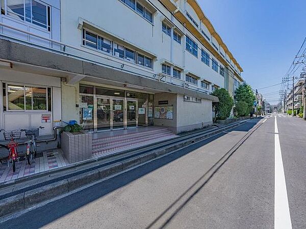 川口市立仲町小学校 240m