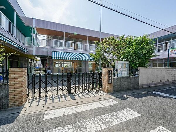 ひばり幼稚園 ■満3歳から就学前までの子どもを対象とした幼稚園です。集団生活を通じて基本的生活習慣や社会性を養い、園内施設や遊具を活用して、年齢に応じた活動・学びを計画的に実施しています。 200m