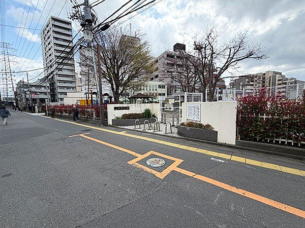 三軒屋公園 100m