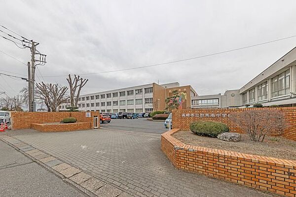 高崎市立群馬南中学校 ■徒歩約24分に位置する高崎市立の公立中学校です。「社会の変化に主体的に対応できる、心豊かでたくましく、心身ともに健康で規律ある生徒を育成する。」を基本目標に掲げています…