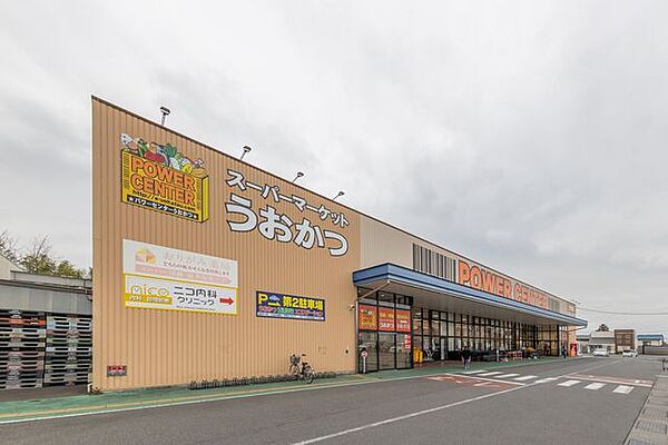 ■徒歩約5分に位置するパワーセンターうおかつ群馬町店です。生鮮食品や惣菜、日配品が充実し、まとめ買いにも対応できる地域密着型のスーパーです。 400m