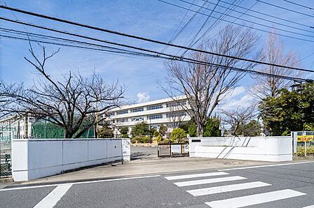 蕨市立第二中学校 徒歩4分。 320m