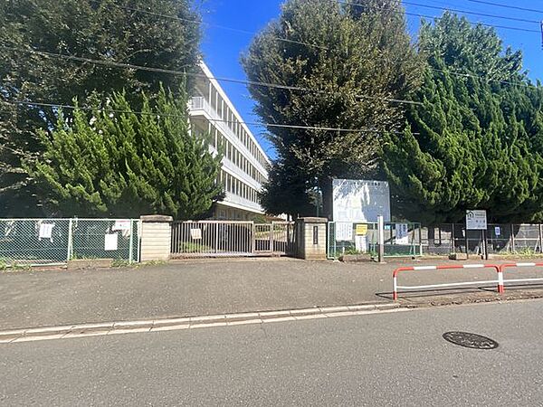 三芳町立唐沢小学校 徒歩4分。 320m