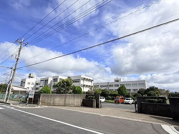 千代田中学校 910m