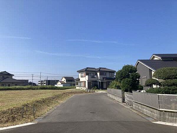 南東側前面道路