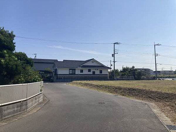 南東側前面道路