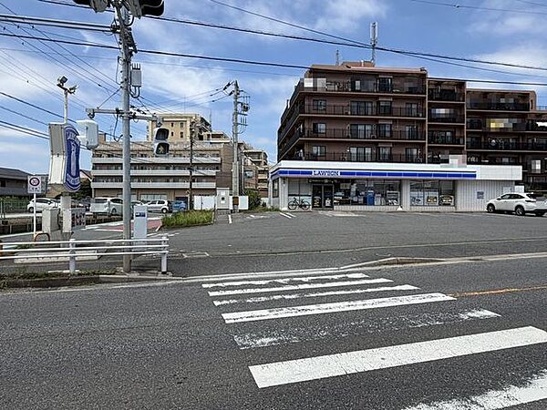 ローソン船橋西船六丁目店 380m