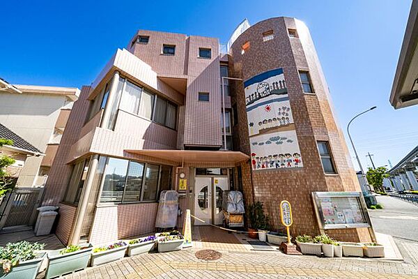 大塚保育園 家庭的な雰囲気を大切にした保育園で、0歳から5歳児を受け入れています。園庭もあり、のびのびと遊べる環境が魅力。 1400m