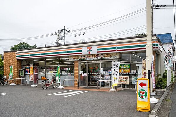 セブン-イレブン 所沢北秋津東店 徒歩約8分。24時間営業で、急な買い物や支払いにも便利なコンビニです。ATMや宅配便サービスにも対応しており、日常のちょっとした用事をスムーズに済ませられる頼れる店…