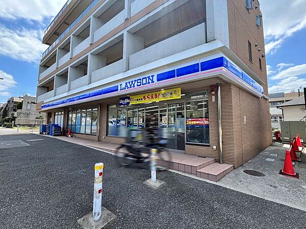 ローソン北沢五丁目店 120m