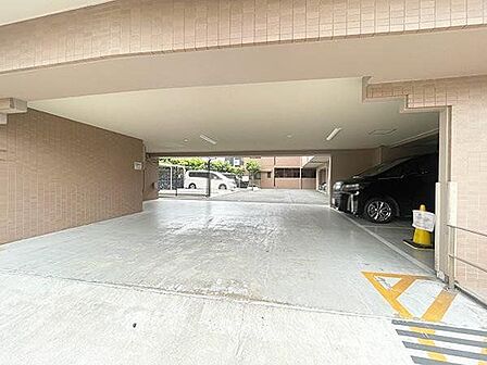 【駐輪場】マンションの敷地内に駐輪場が設置されています。※最新の空き状況や利用料金につきましてはお気軽にお問い合わせください。