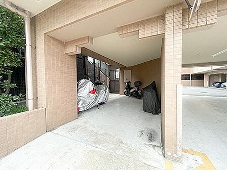 【バイク置場】マンションの敷地内にバイク置場が設置されています。※最新の空き状況や利用料金につきましてはお気軽にお問い合わせください。