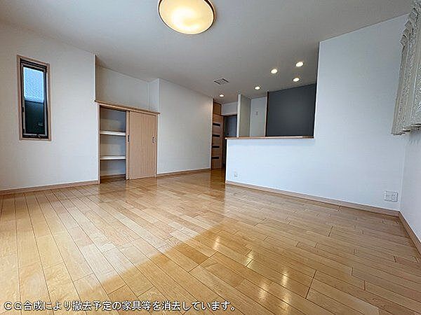 【LDK】ご家族のつながりが感じられる、一体感のあるLDK。対面式キッチンからはリビング全体が見渡せます。/2026年6月撮影※バーチャルホームステージングにより家具・小物を消しております。