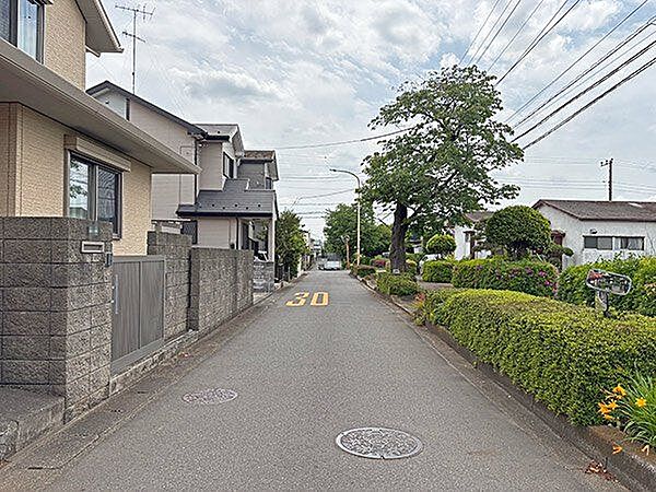 【前面道路含む現地写真】小田急電鉄小田原線「愛甲石田」駅徒歩15分。現況空室につきご内覧可能◎現地とあわせて周辺環境もご案内させていただきます。お気軽にお問い合わせください。/2026年6月撮影