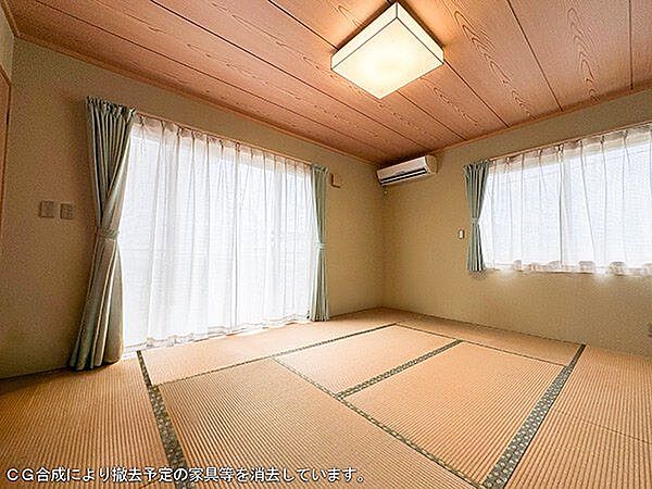 【1階和室】押入の他に収納が設けられ、たっぷりと荷物をしまえます。/2026年6月撮影※バーチャルホームステージングにより家具・小物を消しております。