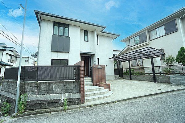【外観】現況空家のため、ご都合に合わせてご内覧いただけます。ぜひ一度、周辺環境と併せて、現地をご見学ください。/2026年7月撮影