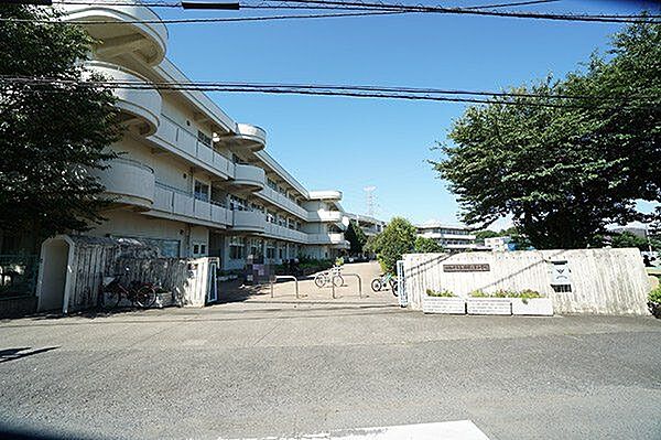 相模原市立淵野辺東小学校 徒歩7分。教育目標は「豊かな心 たくましい体 考える子」です。低学年のお子さまの通学や、学校行事に参加される保護者の方にも負担の少ない距離です。 490m