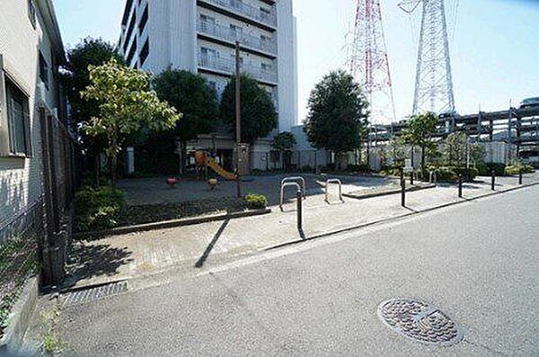 東淵野辺4丁目南公園まで徒歩6分(約420m)。毎日のウォーキングコースやテレワーク中のリフレッシュ、お子さまとも気軽に遊びに行くことができます。スプリング遊具や砂場などが設置されています。
