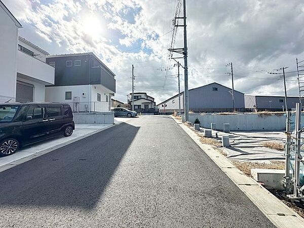 【前面道路含む外観写真】令和8年3月撮影