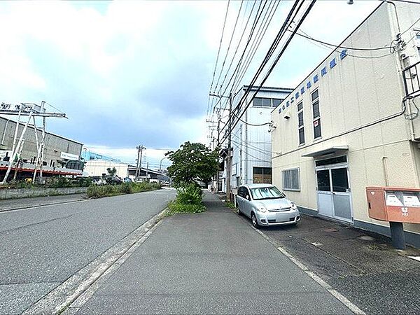 北西側前面道路