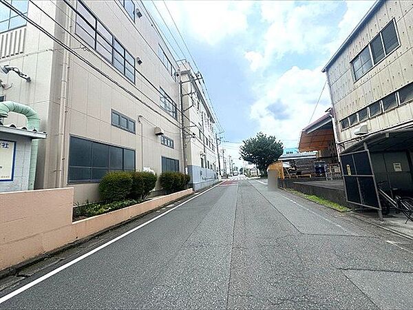 北東側前面道路