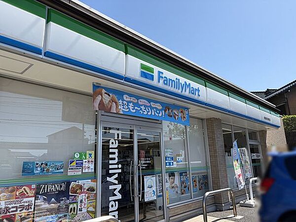 ファミリーマート尾張旭吉岡町店 徒歩7分 560m