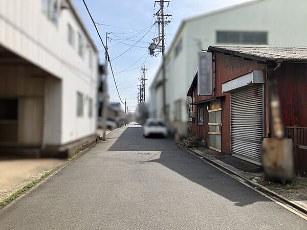 前面道路含む外観