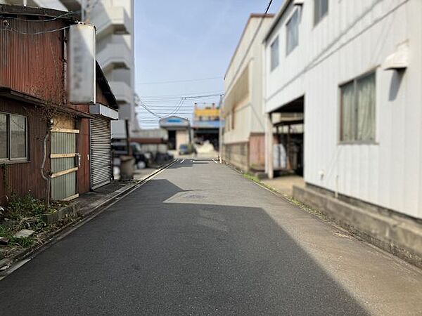 前面道路含む外観