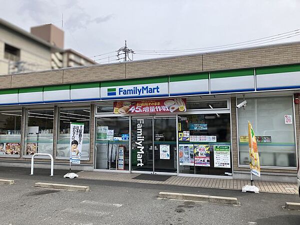 ファミリーマート県立武道館前店 140m