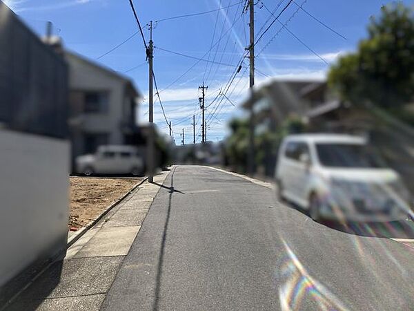 前面道路含む外観