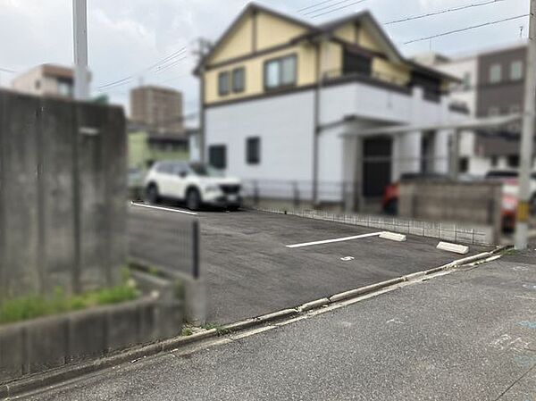 前面道路含む外観