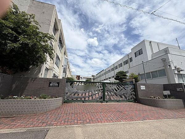 城山中学校 790m