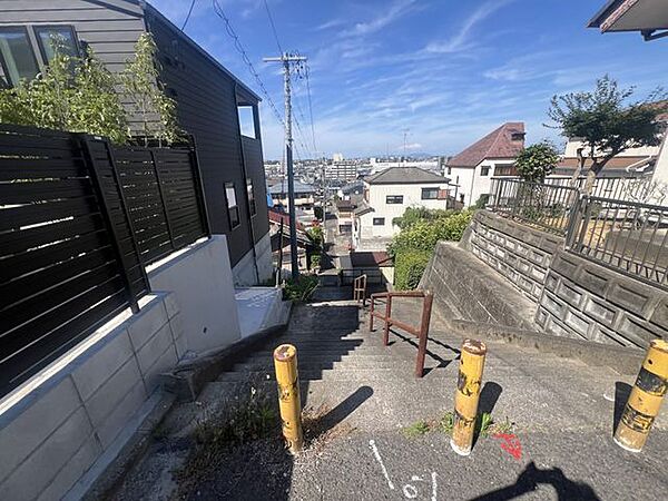 前面道路（西側奥）