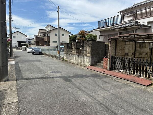 前面道路含む外観