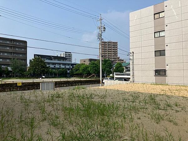 現況でのお引き渡しのため、すぐに建築プランのご相談が可能。初期費用を抑えて早期の住まいづくりを進められます。