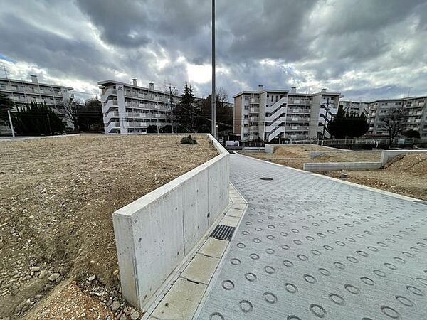 前面道路含む外観